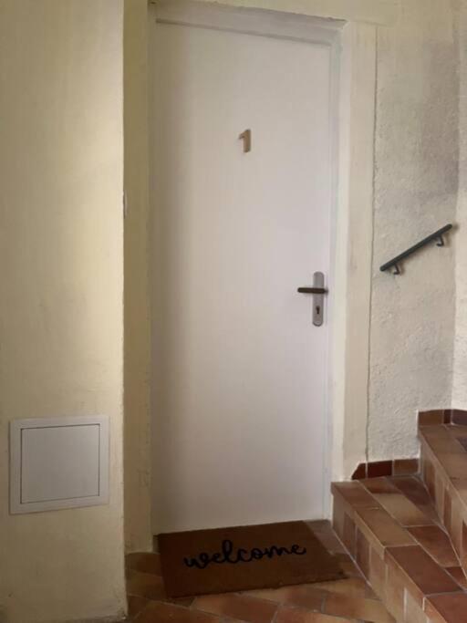 Cocon Ecusson Apartment *